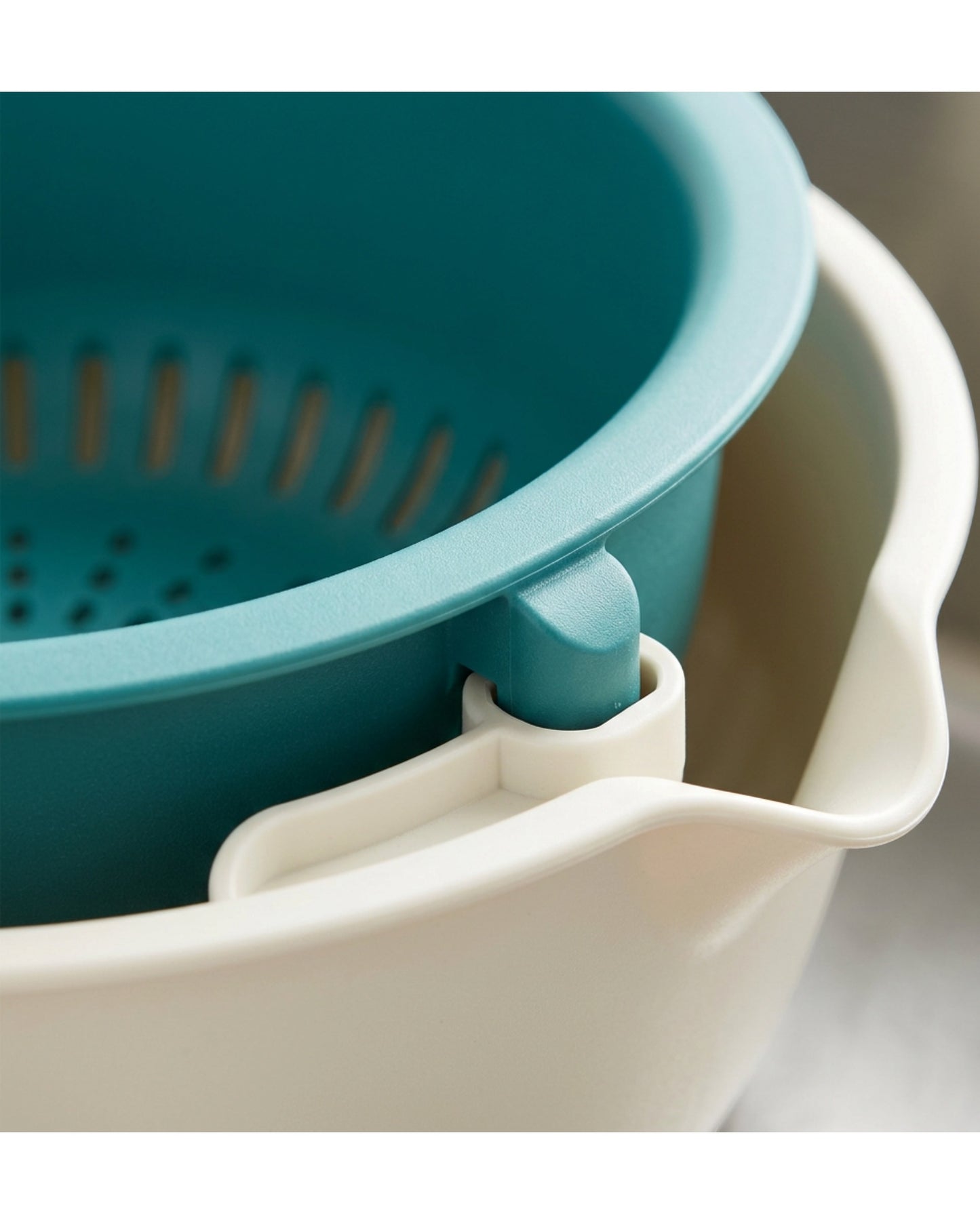 Artpace Pivoting Vegetable Wash and Drain Basket Set 28 cm Teal - Detail view